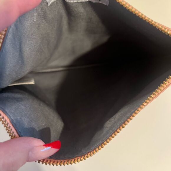 🛍️ Anthropologie Gold Glitter Leah Leather accessory Pouch - Picture 10 of 10